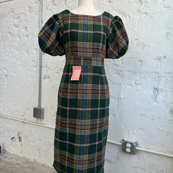Ivy City Co Dresses & Skirts - NWT Ivy City holly plaid dress puff sleeves green midi Women’s Size SMALL